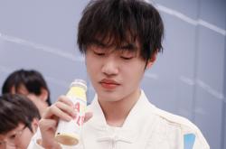 解說(shuō)米勒說(shuō)出(chū)LPL困境，中单选手出(chū)现严重斷(duàn)档，新生代(dài)實(shí)力都很菜