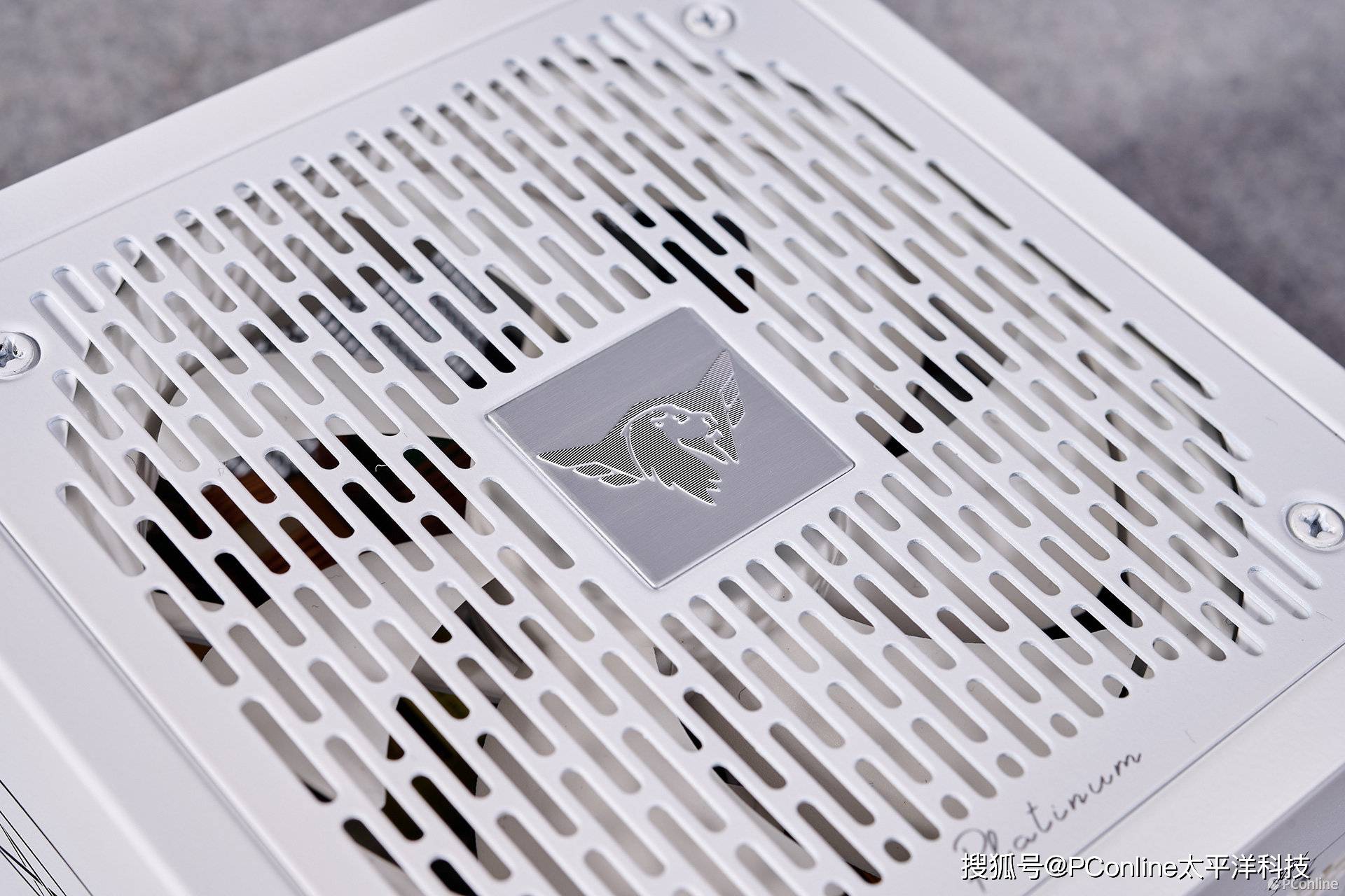 航嘉MVP P1200电源：硬核性能，电竞之魂