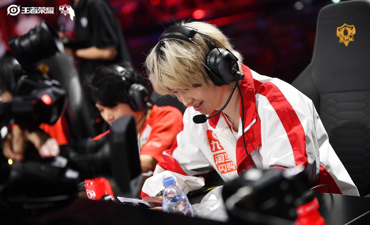 五连冠傲立钱塘 成都AG超玩会夺得2025KPL夏季赛冠军